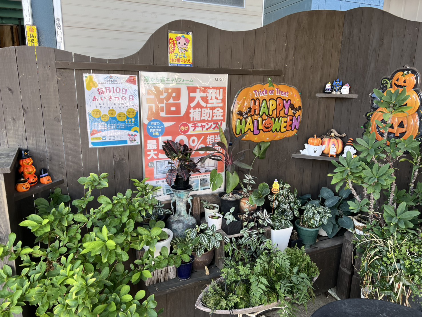 会社前をハロウィンに仕様にしました!